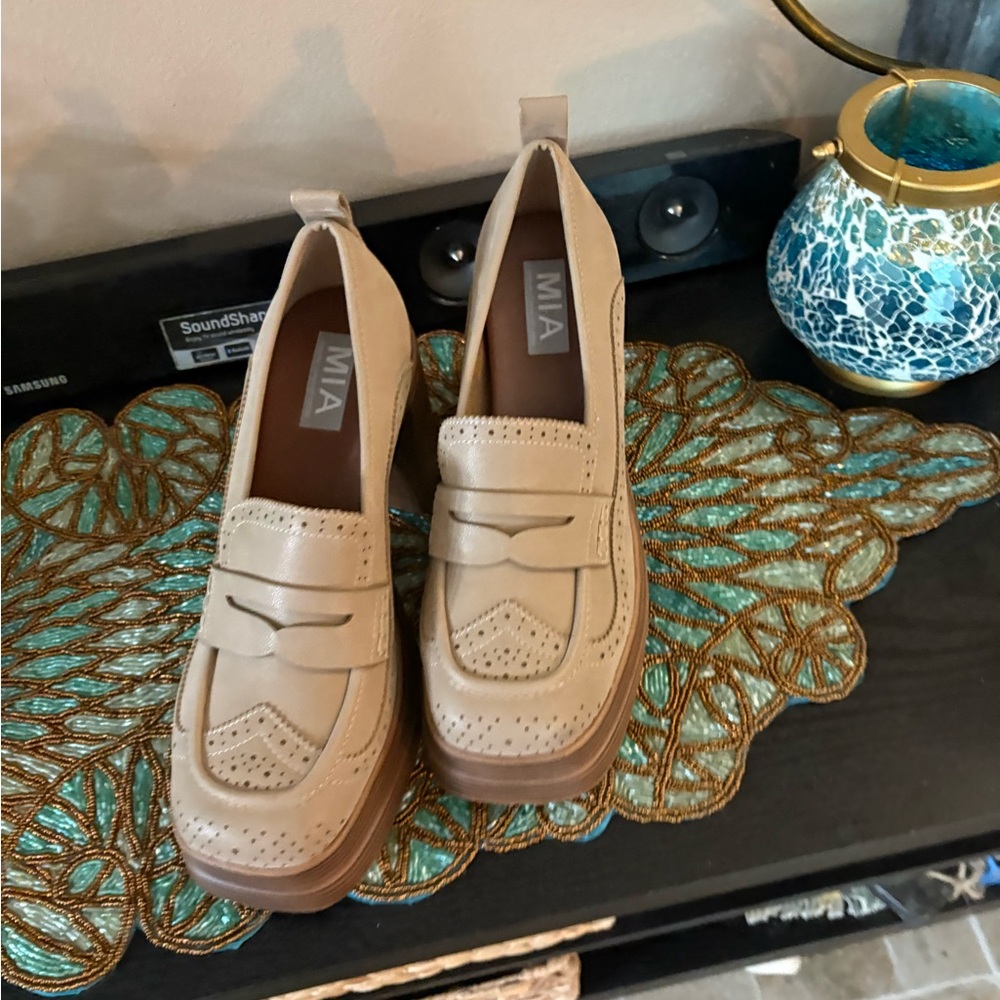 MIA Cream Women's Loafers - Picture 4 of 4